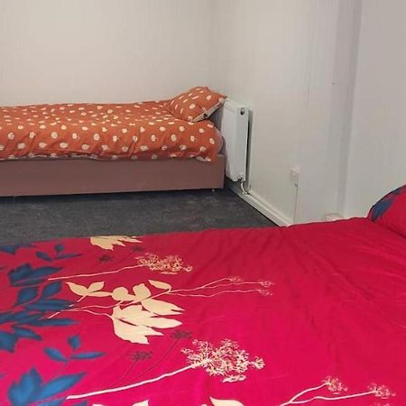 Lovely 3-Bed Apartment In Parkgate Rotherham Exterior foto