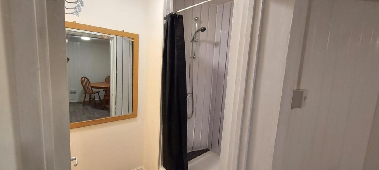 Lovely 3-Bed Apartment In Parkgate Rotherham Exterior foto