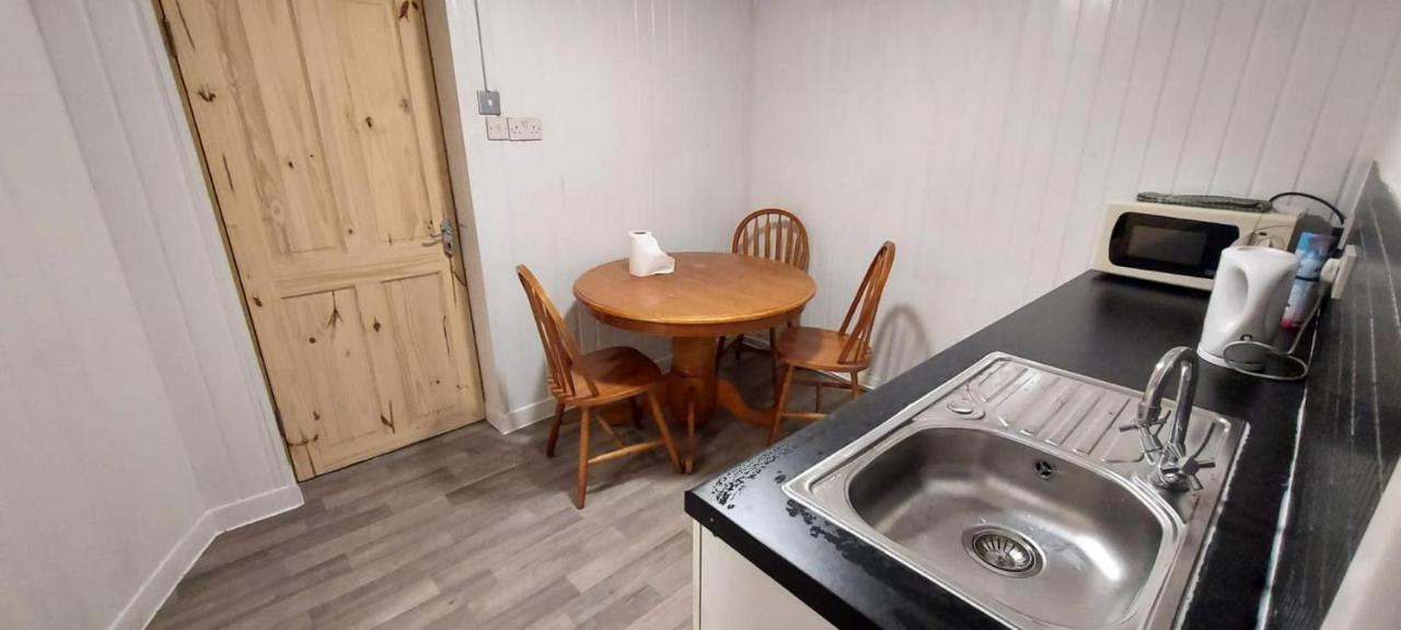 Lovely 3-Bed Apartment In Parkgate Rotherham Exterior foto